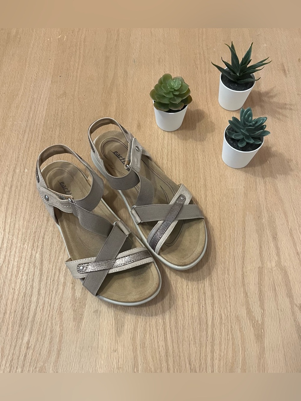 Earth Shoes Women’s 8 Taupe / Metallic Bali Slingback Sandals